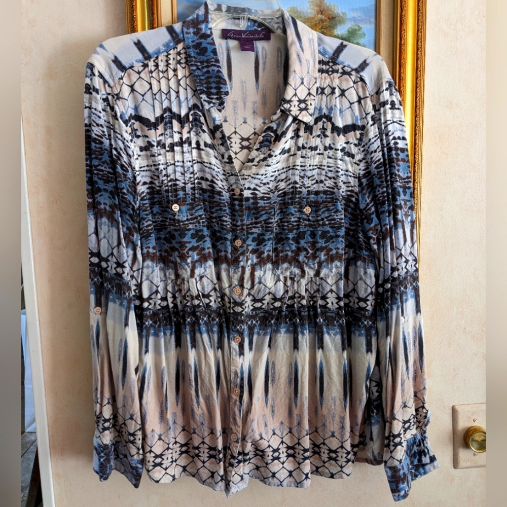 Gloria Vanderbilt shirt, long sleeve, Design evokes the ocean, woman's L